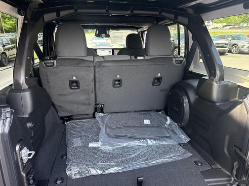 Granite Crystal Metallic Clearcoat 2026 Jeep Wrangler 4-Door 85th Anniversary Edition