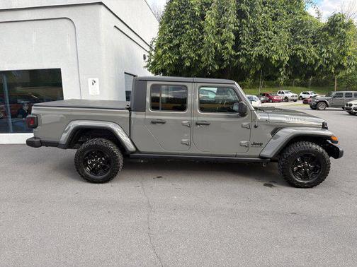 Sting-Gray Clearcoat 2023 Jeep Gladiator Willys 4x4