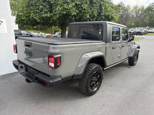 Sting-Gray Clearcoat 2023 Jeep Gladiator Willys 4x4