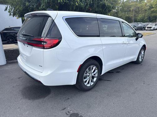 2026 Chrysler Pacifica L