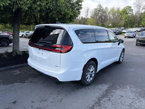 Bright White Clearcoat 2026 Chrysler Pacifica L