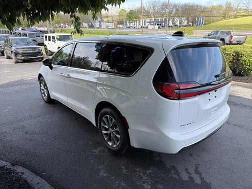 Bright White Clearcoat 2026 Chrysler Pacifica L