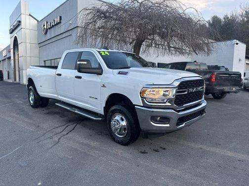 2024 RAM 3500 Big Horn Crew Cab 4x4 8' Box