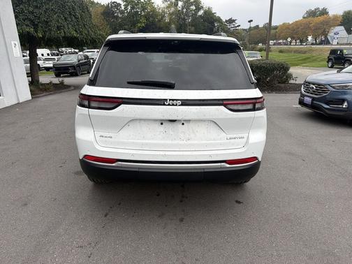 Bright White Clearcoat 2027 Jeep Grand Cherokee Limited