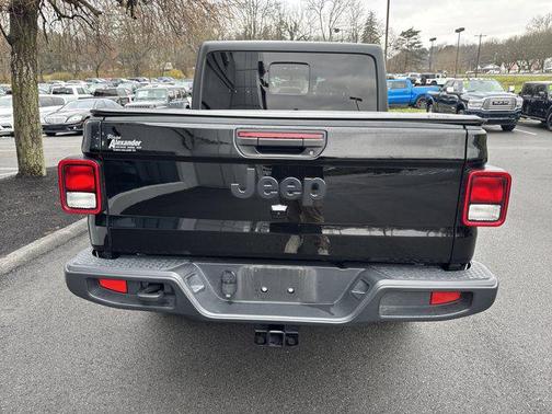 2022 Jeep Gladiator Sport S