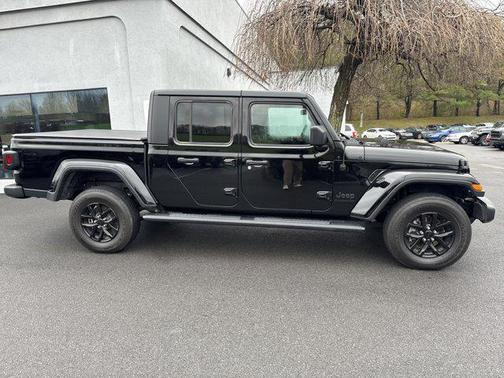 2022 Jeep Gladiator Sport S
