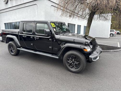 2022 Jeep Gladiator Sport S