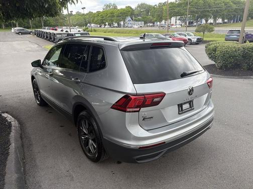 Pyrite Silver Metallic 2024 Volkswagen Tiguan 2.0T SE 4MOTION