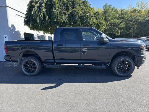 2025 RAM 2500 Big Horn Crew Cab 4x4 6'4' Box