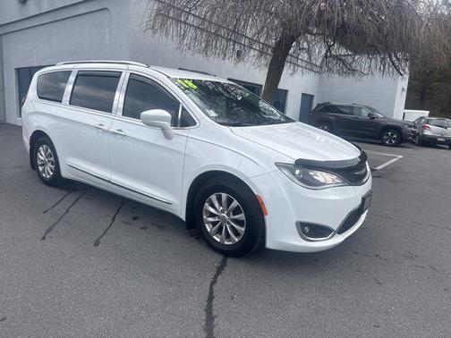 2018 Chrysler Pacifica Touring-L