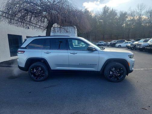 2025 Jeep Grand Cherokee Altitude