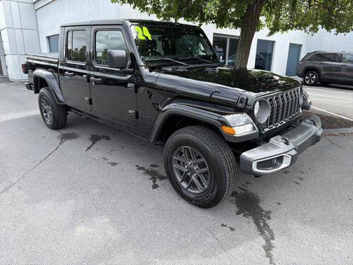 Black Clearcoat 2024 Jeep Gladiator Sport S