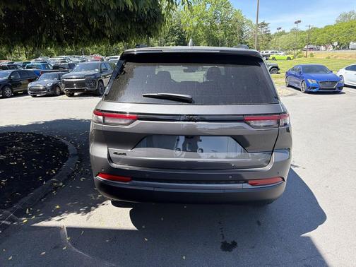 Baltic Gray Metallic Clearcoat 2026 Jeep Grand Cherokee Altitude