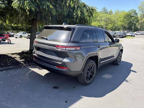 Baltic Gray Metallic Clearcoat 2026 Jeep Grand Cherokee Altitude