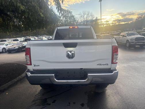 2022 RAM 2500 Tradesman Crew Cab 4x4 6'4' Box