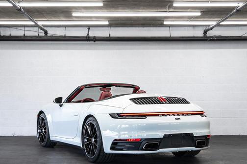 2022 Porsche 911 Carrera