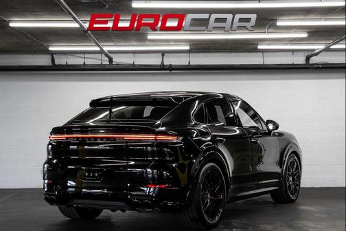 2025 Porsche Cayenne GTS
