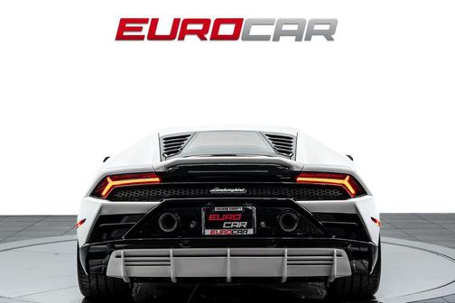 Bianco Monocerus Metallic 2022 Lamborghini Huracan EVO Base