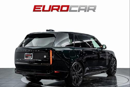 2025 Land Rover Range Rover P615 SV