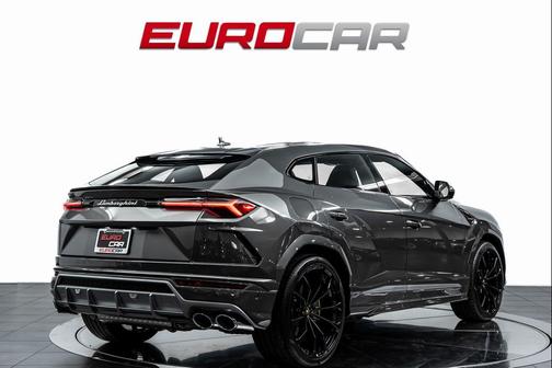 2022 Lamborghini Urus Graphite Capsule