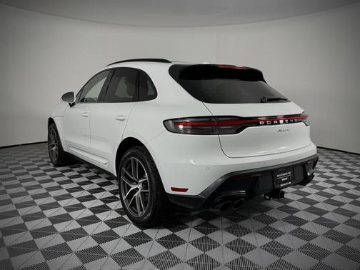 2024 Porsche Macan Base (PDK)