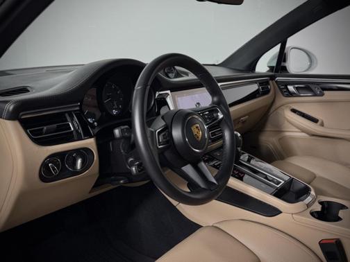 2024 Porsche Macan Base (PDK)