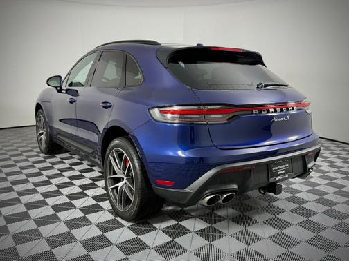 Gentian Blue Metallic 2026 Porsche Macan Macan S