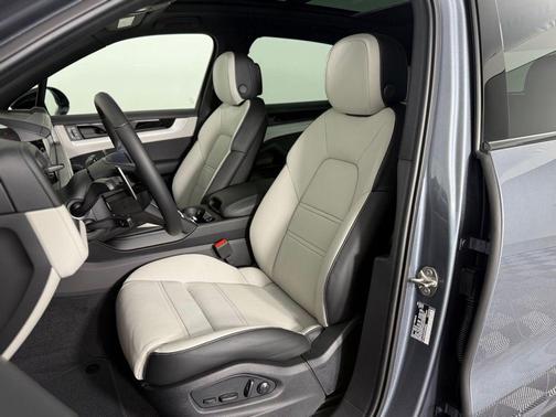 Platinum Silver Metallic 2026 Porsche Cayenne Cayenne