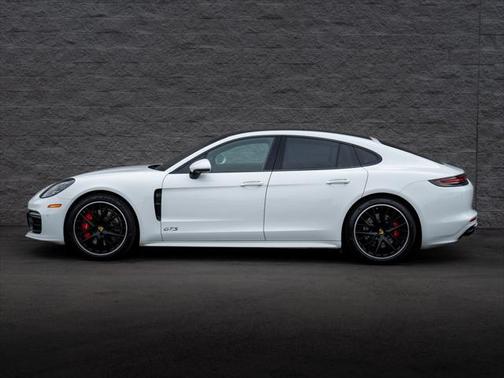 2019 Porsche Panamera GTS
