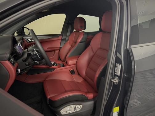 2025 Porsche Macan S