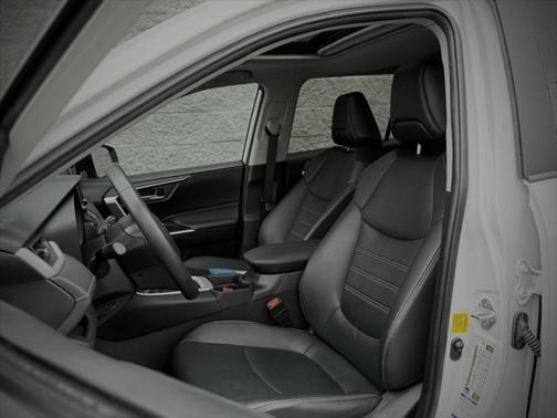 2021 Toyota RAV4 Hybrid XLE Premium