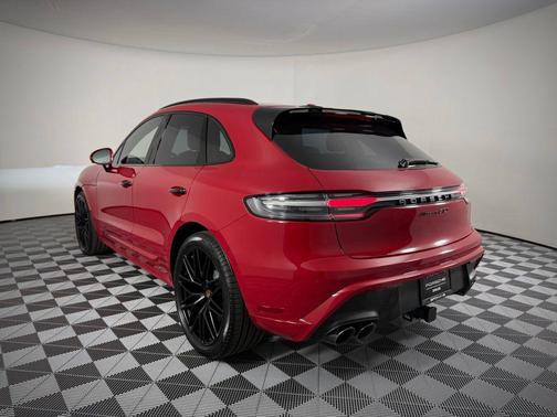 Carmine Red 2026 Porsche Macan Macan GTS