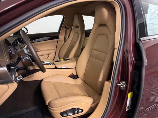 Burgundy Red Metallic 2019 Porsche Panamera 4