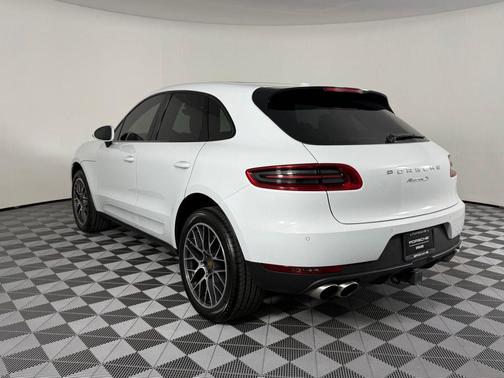 Carrara White Metallic 2018 Porsche Macan Macan