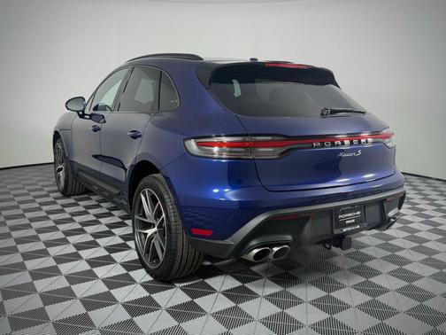 Gentian Blue Metallic 2026 Porsche Macan Macan S
