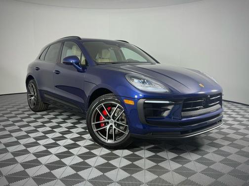 Gentian Blue Metallic 2026 Porsche Macan Macan S