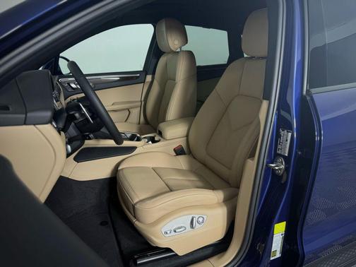 Gentian Blue Metallic 2026 Porsche Macan Macan S