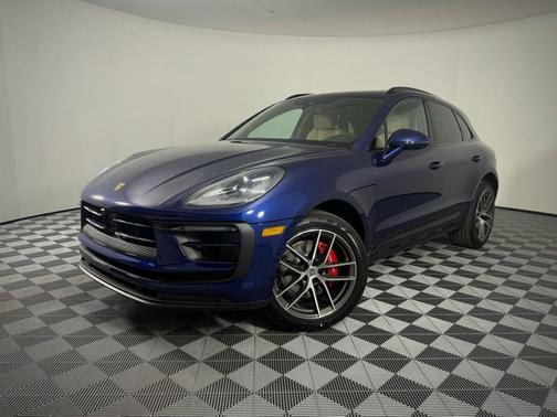 Gentian Blue Metallic 2026 Porsche Macan Macan S