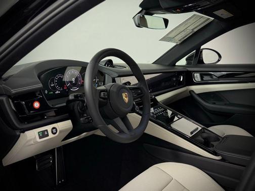 Jet Black Metallic 2025 Porsche Panamera 4