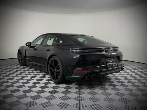 Jet Black Metallic 2025 Porsche Panamera 4