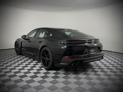 2025 Porsche Panamera 4