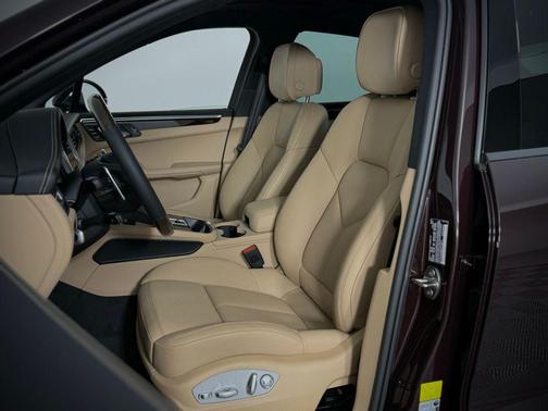 Copper Ruby Metallic 2025 Porsche Macan Macan