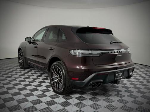 Copper Ruby Metallic 2025 Porsche Macan Macan