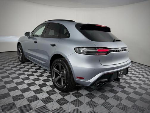 Dolomite Silver Metallic 2026 Porsche Macan Macan