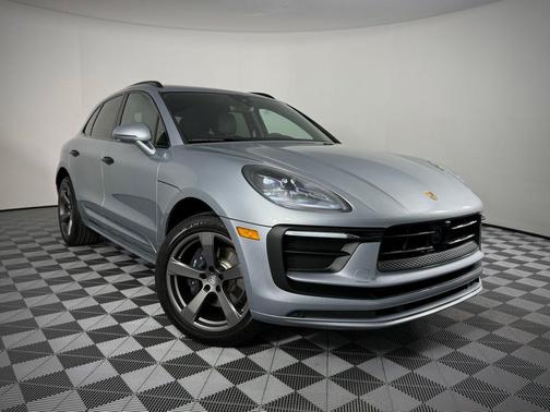 Dolomite Silver Metallic 2026 Porsche Macan Macan