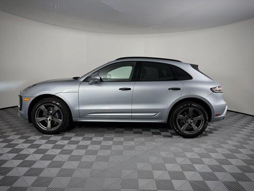 Dolomite Silver Metallic 2026 Porsche Macan Macan