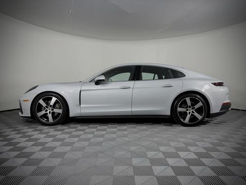 2025 Porsche Panamera 4