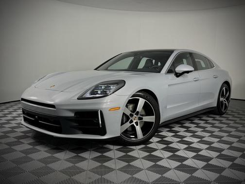 2025 Porsche Panamera 4