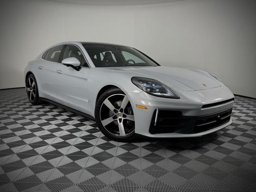 2025 Porsche Panamera 4