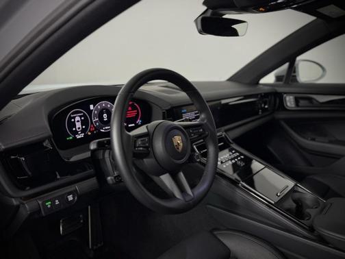 2025 Porsche Panamera 4
